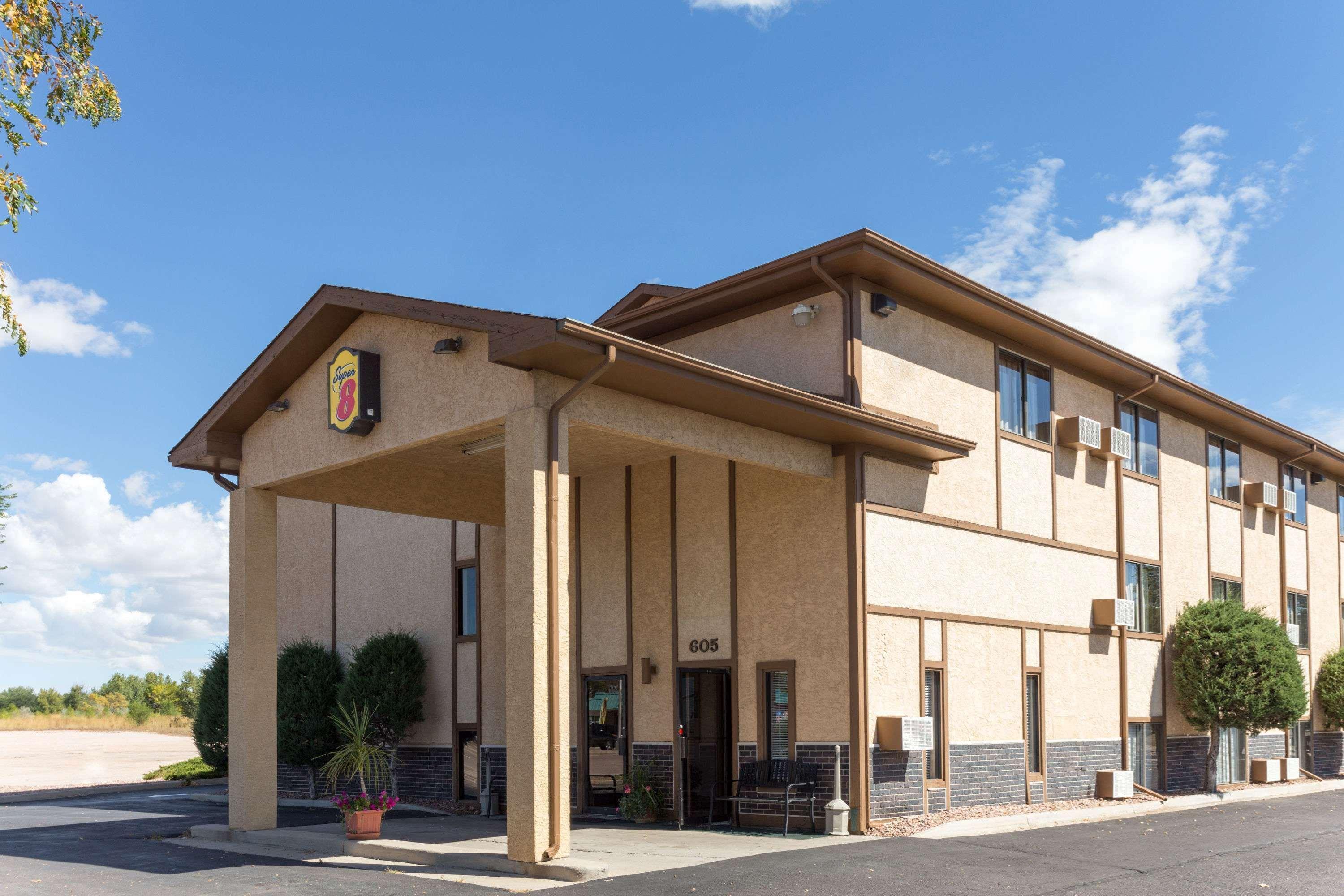 Super 8 By Wyndham Colorado Springs Peterson Space Force Cimarron Hills Exterior foto